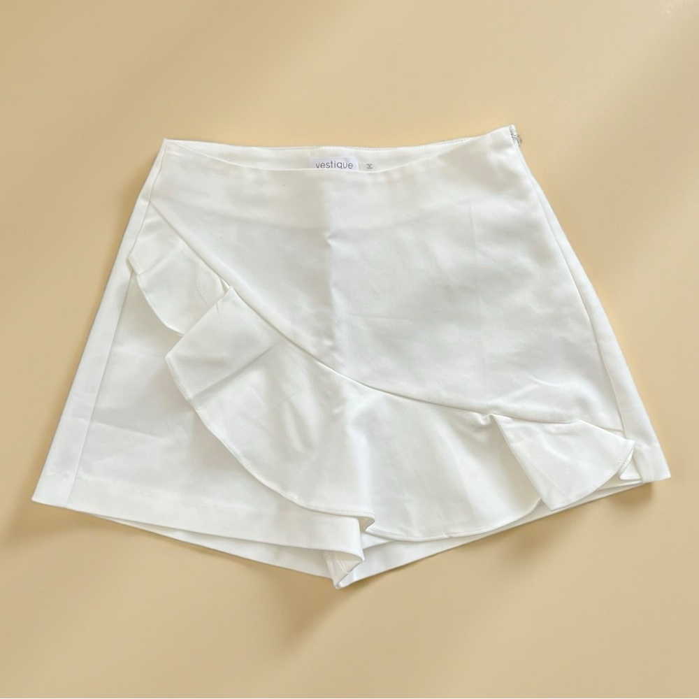 Vestique White Ruffle Skort - Picture 2 of 13